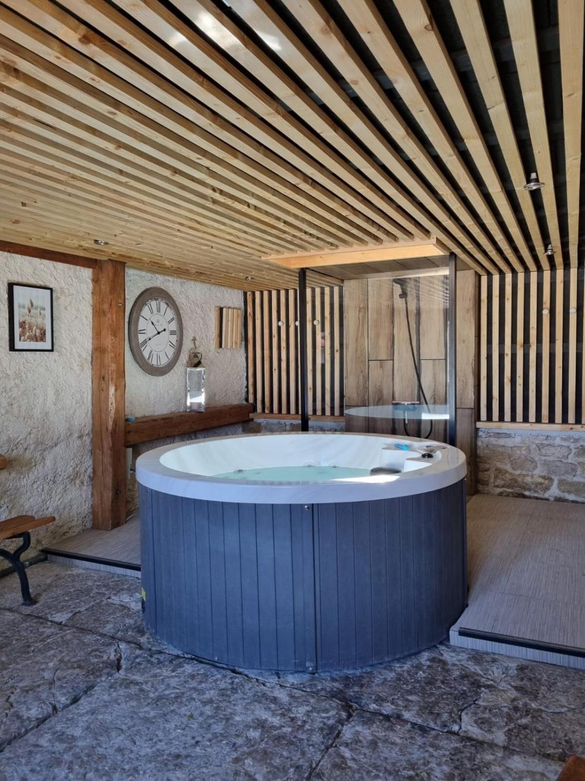 Gite De L'Ancheronne 12 Couchages Spa Lavans-sur-Valouse Eksteriør bilde